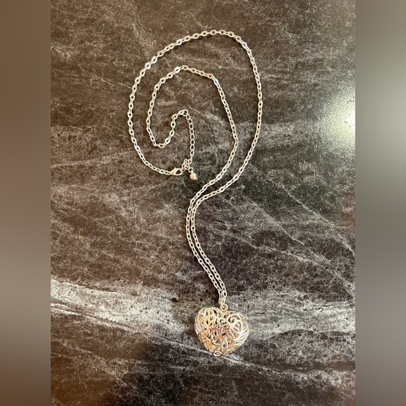 puffed filagree heart necklace - Picture 3 of 7